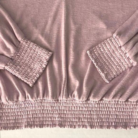 Evereve Layla Lilac Smocked Blouse Womens Size XL Feminine Lightweight Pastel - Picture 5 of 14